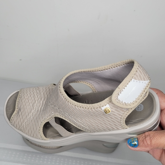 BZEES Dream Wedge Sandal 9.5 grayish - Picture 5 of 13
